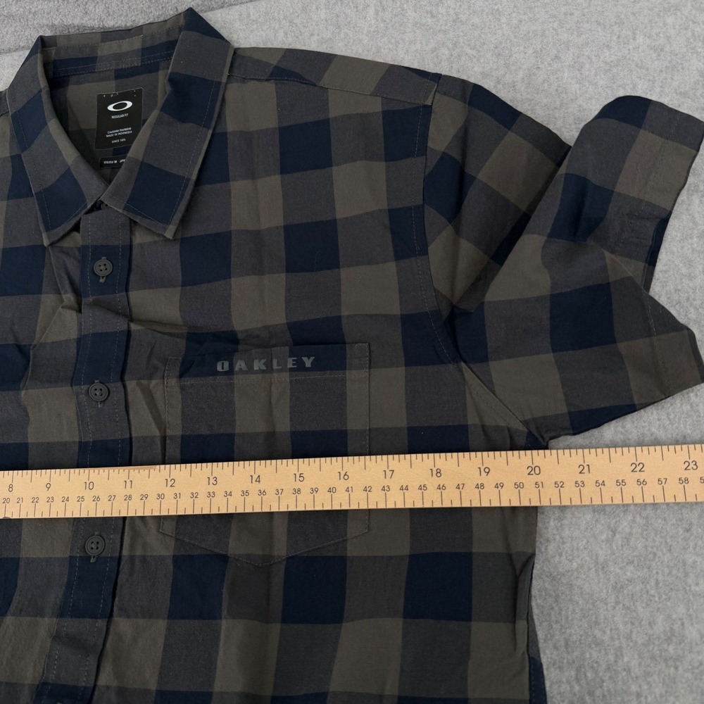 Oakley Mens Short Sleeve Button Up Shirt Regular Fit Plaid Navy Green Size M - Picture 5 of 10